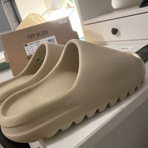 Yeezy Slides “Bone” 2022